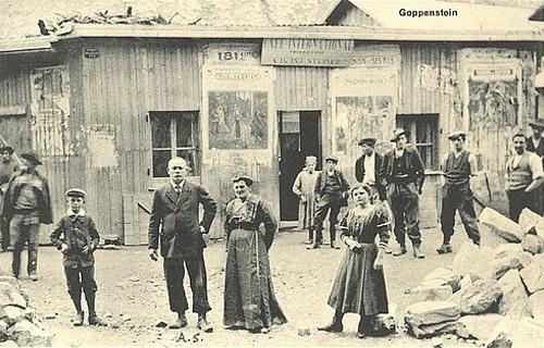 Ansichtskarte mit August Steiner, 1909-1913 Betreiber des Café International im Tunnelbaudorf Goppenstein.