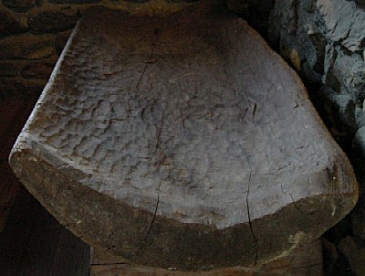 Holztrog, Fleischmuälta, aus einem einzigen Holzstamm gehauen, 185 cm lang, 70 cm breit, Geschenk Jakob Bellwald Kippel 2006.