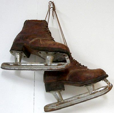 Schlittschuhe, fest mit dem Schuh verbundene Metallkufen, Schuhgrösse 36