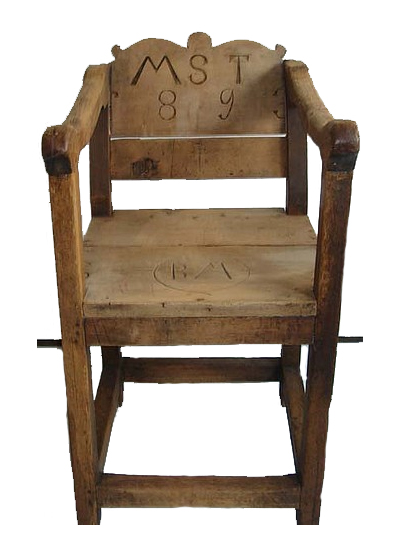 Armlehnstuhl, Sitzfläche aus wiederverwendeten Deckenbrettern, Initialen MST und BM, datiert 1893, Kippel.