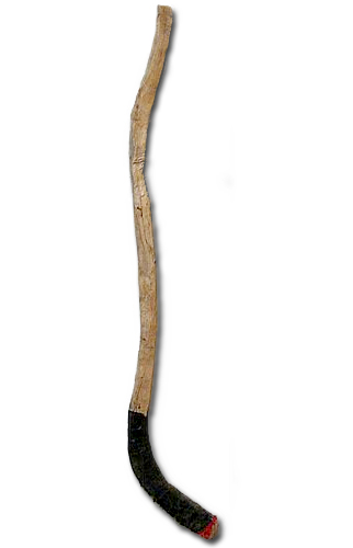 Eishockeyschläger, Schaft und Blatt aus einem einzigen Stück Holz hergestellt, Schaufel mit rotem und schwarzem Isolierband umwickelt, Geschenk Andreas Bellwald, Kippel.