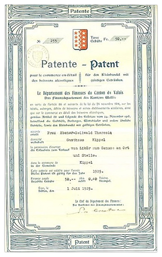Kantonales Patent für den "Kleinhandel mit geistigen Getränken". Die Erlaubnis zum Ausschank von alkoholischen Getränken wurde 1925 Frau Therese Ebener-Bellwald, Inhaberin des Gasthauses Kippel ausgestellt. Depositum Ursula Ebener, Kippel.