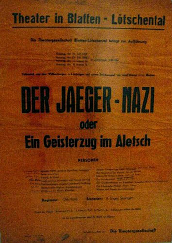 Plakat für die Aufführung des Stücks „Der Jäger-Nazi“ durch die Theatergesellschaft Blatten, 1954. Depositum der Gemeinde Blatten.